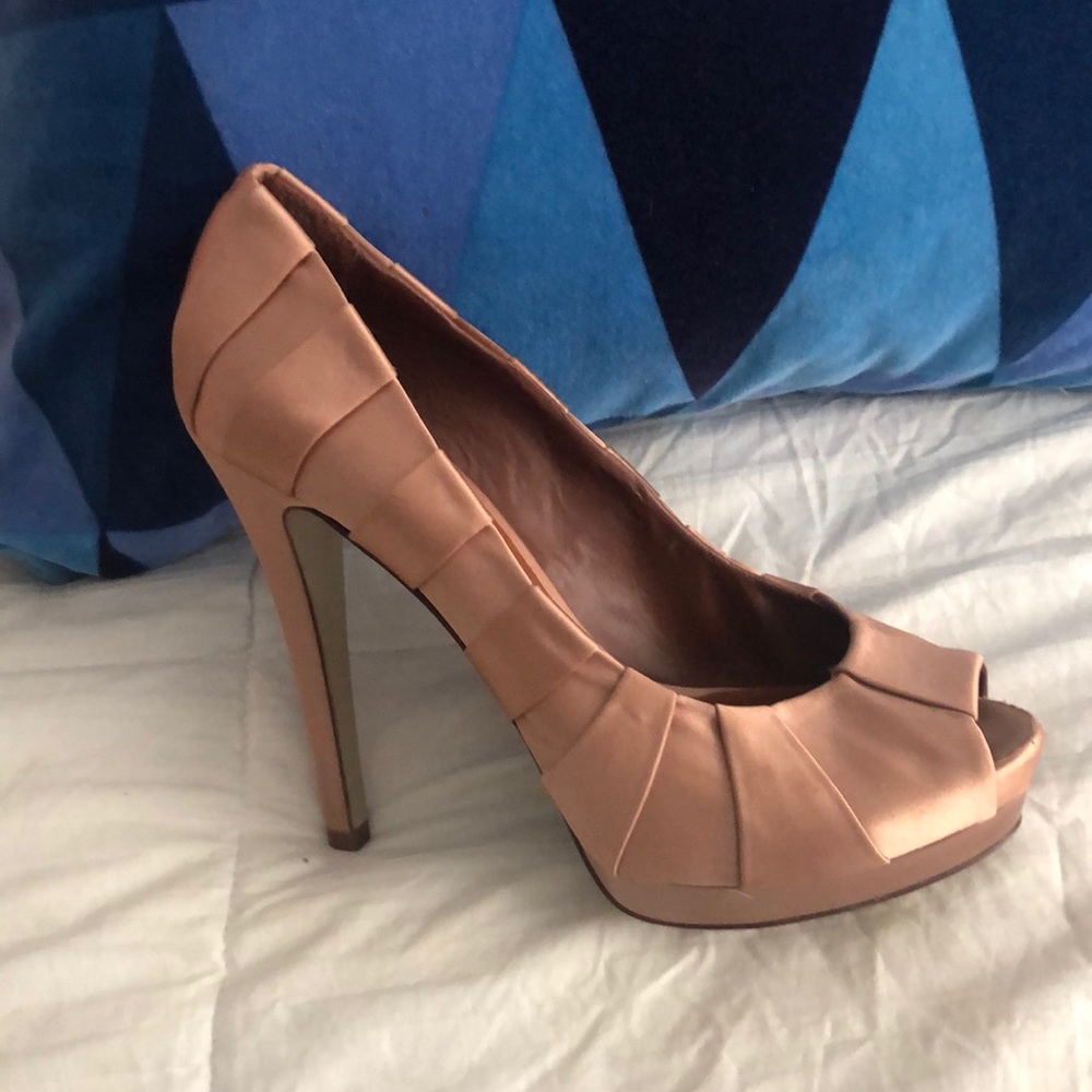 BCBG sky high ! Pink heels